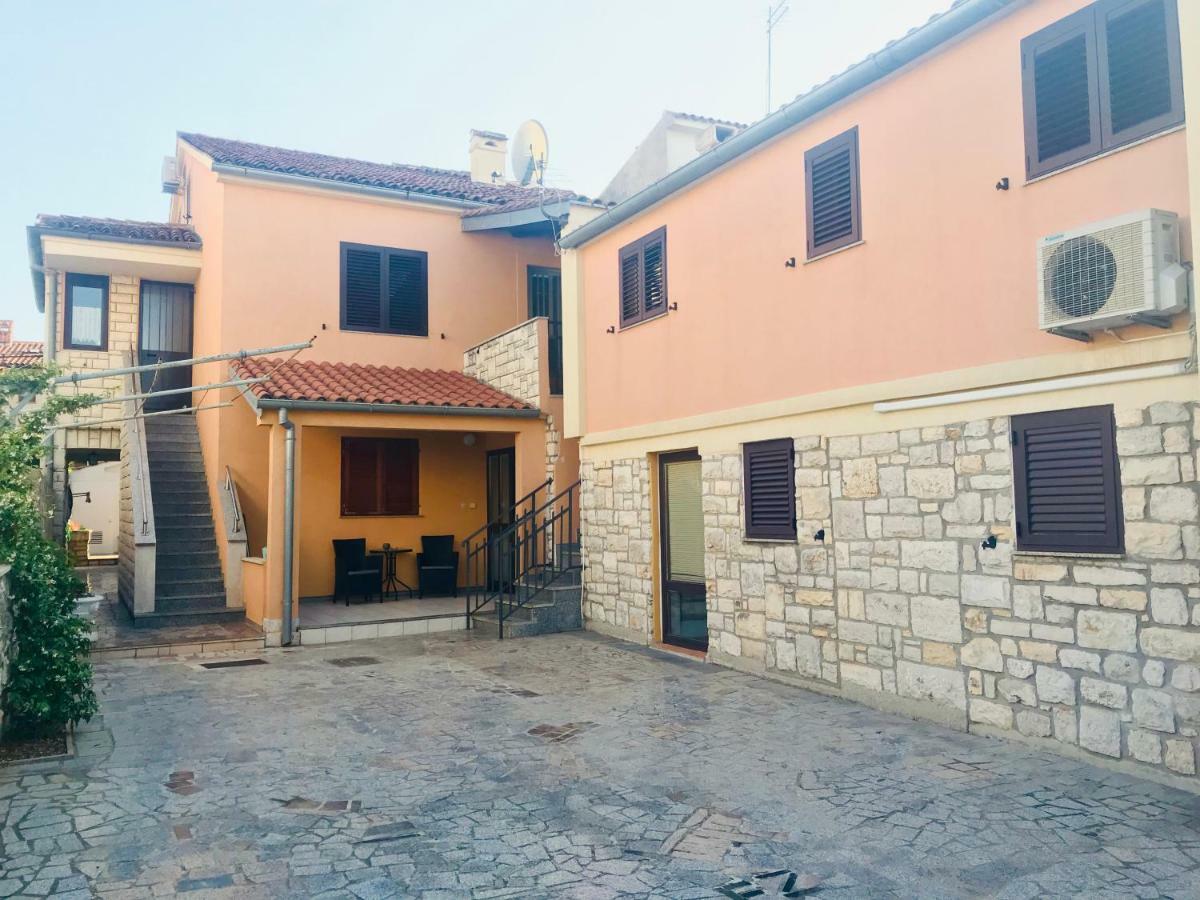Apartments Ares Rovinj Exteriör bild